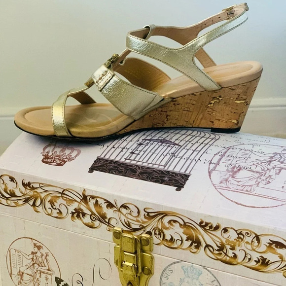 TOMMY Bahama Wedges, gold T-strap, 7 - Picture 4 of 16